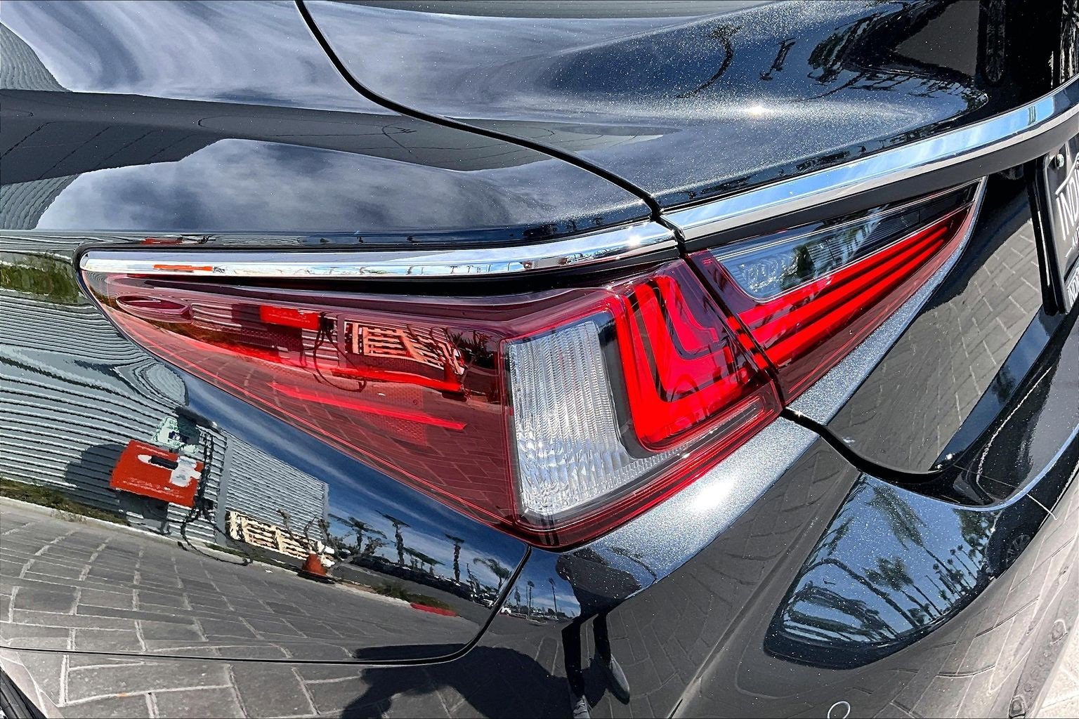 Used 2024 Lexus ES 350 w/ Premium Package image 29