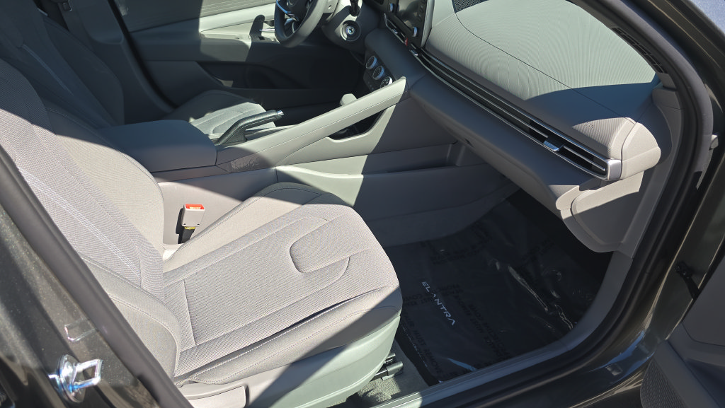 New 2026 Hyundai Elantra SE FWD image 13