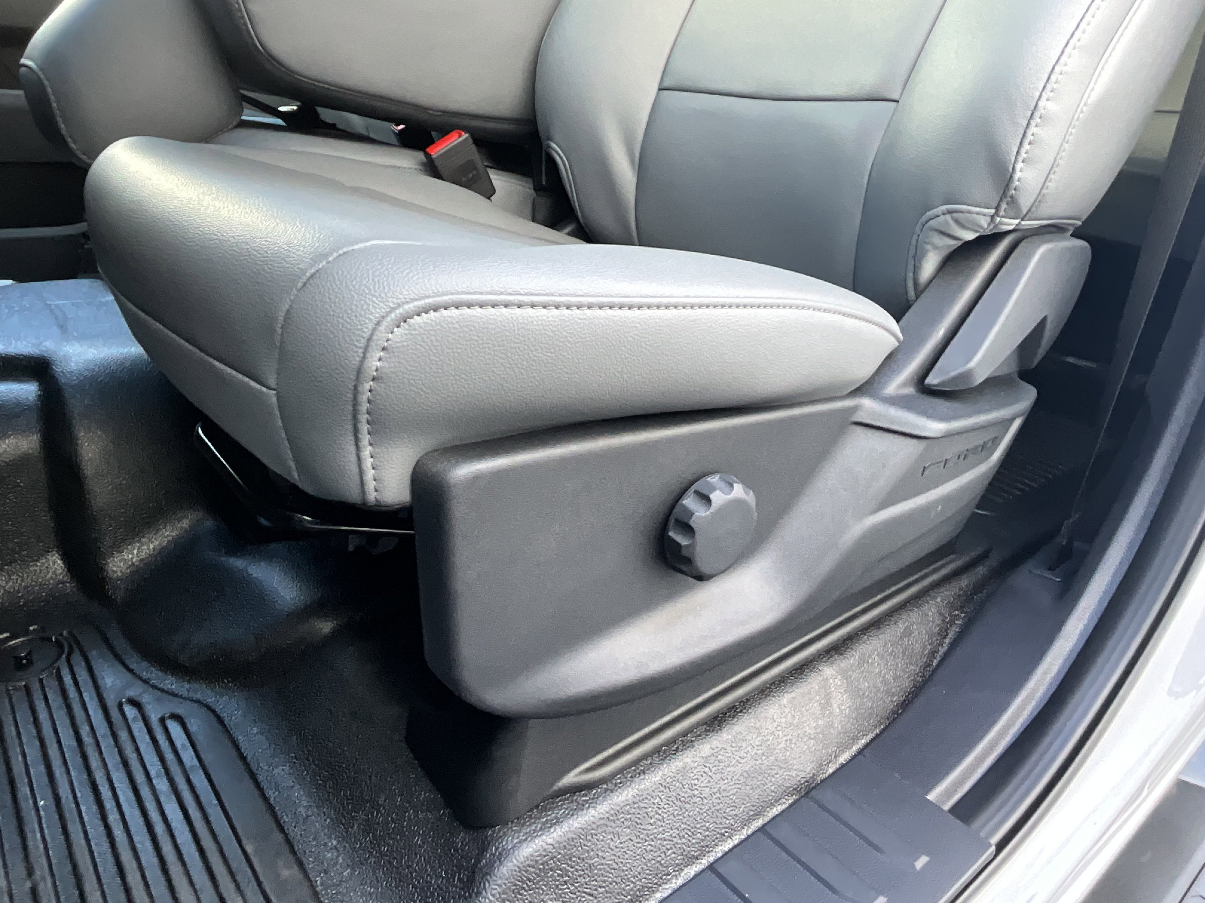 New 2026 Ford F550 4x4 Crew Cab image 9