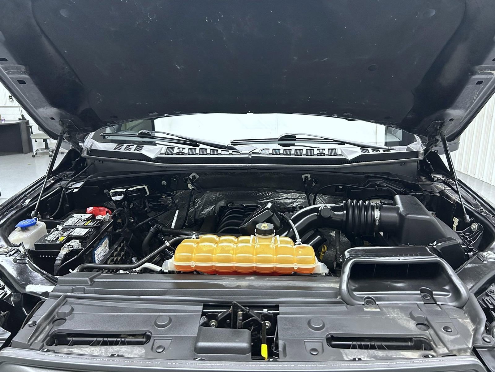 Used 2015 Ford F150 Lariat image 24