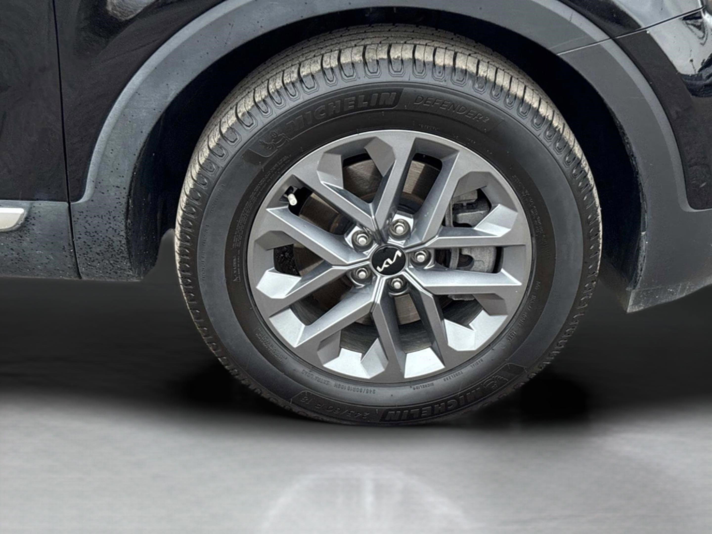 Used 2023 Kia Telluride LX image 9