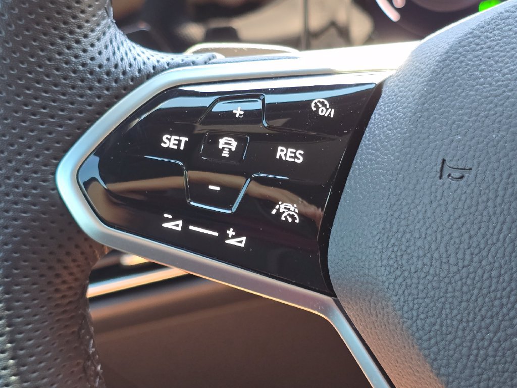 Certified 2022 Volkswagen GTI SE FWD image 11