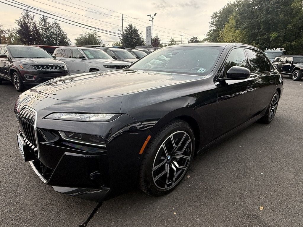 Used 2024 BMW 760i xDrive w/ Executive Package AWD/4WD image 8