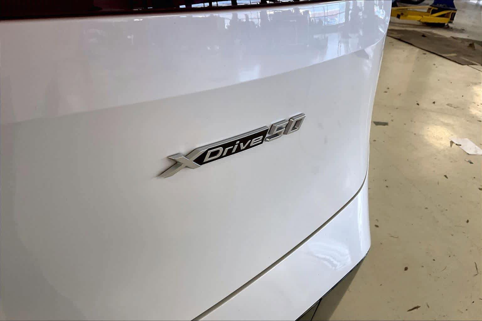 Certified 2024 BMW iX xDrive50 w/ Premium Package AWD/4WD image 9