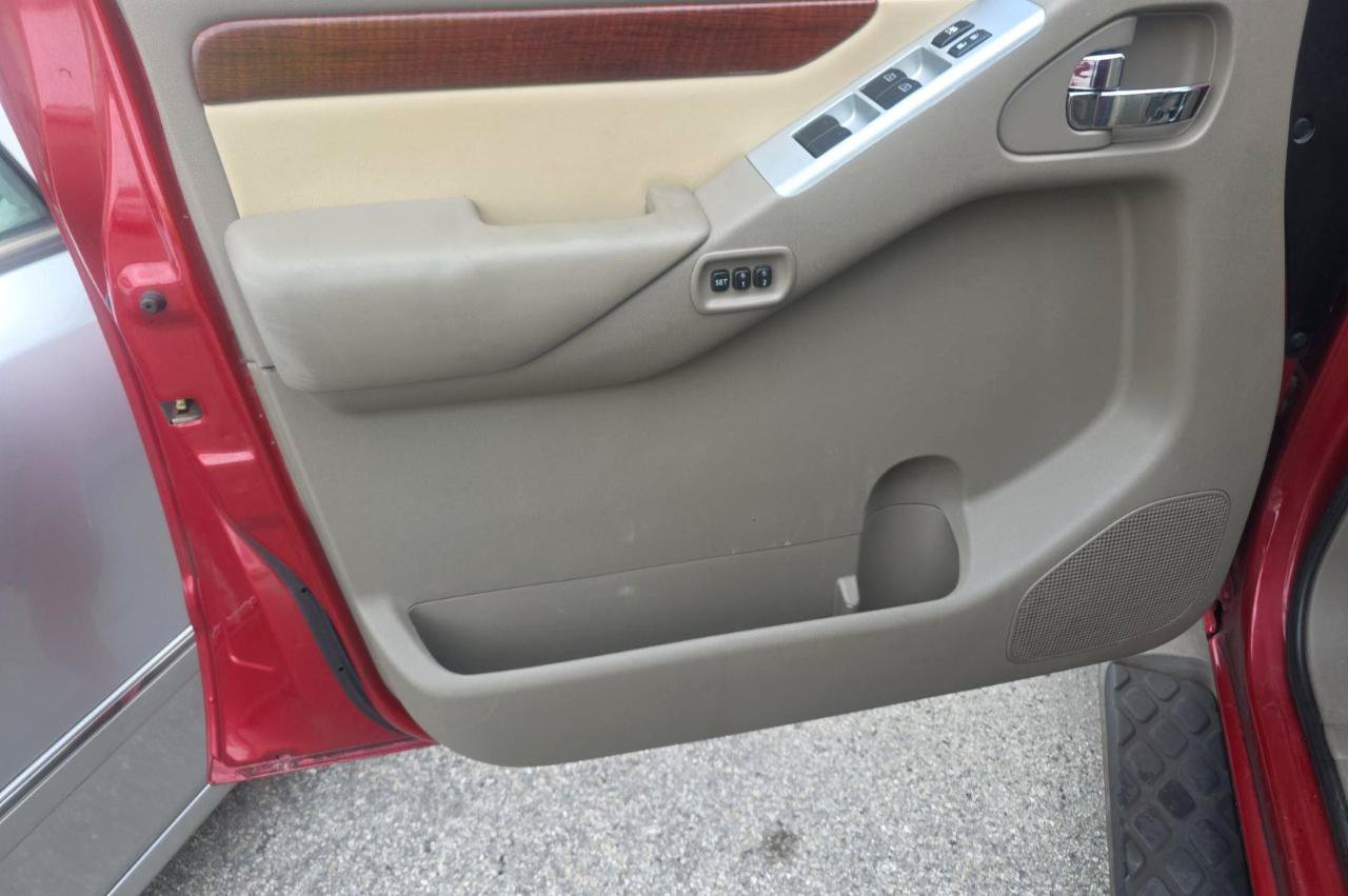Used 2009 Nissan Pathfinder LE AWD/4WD image 9
