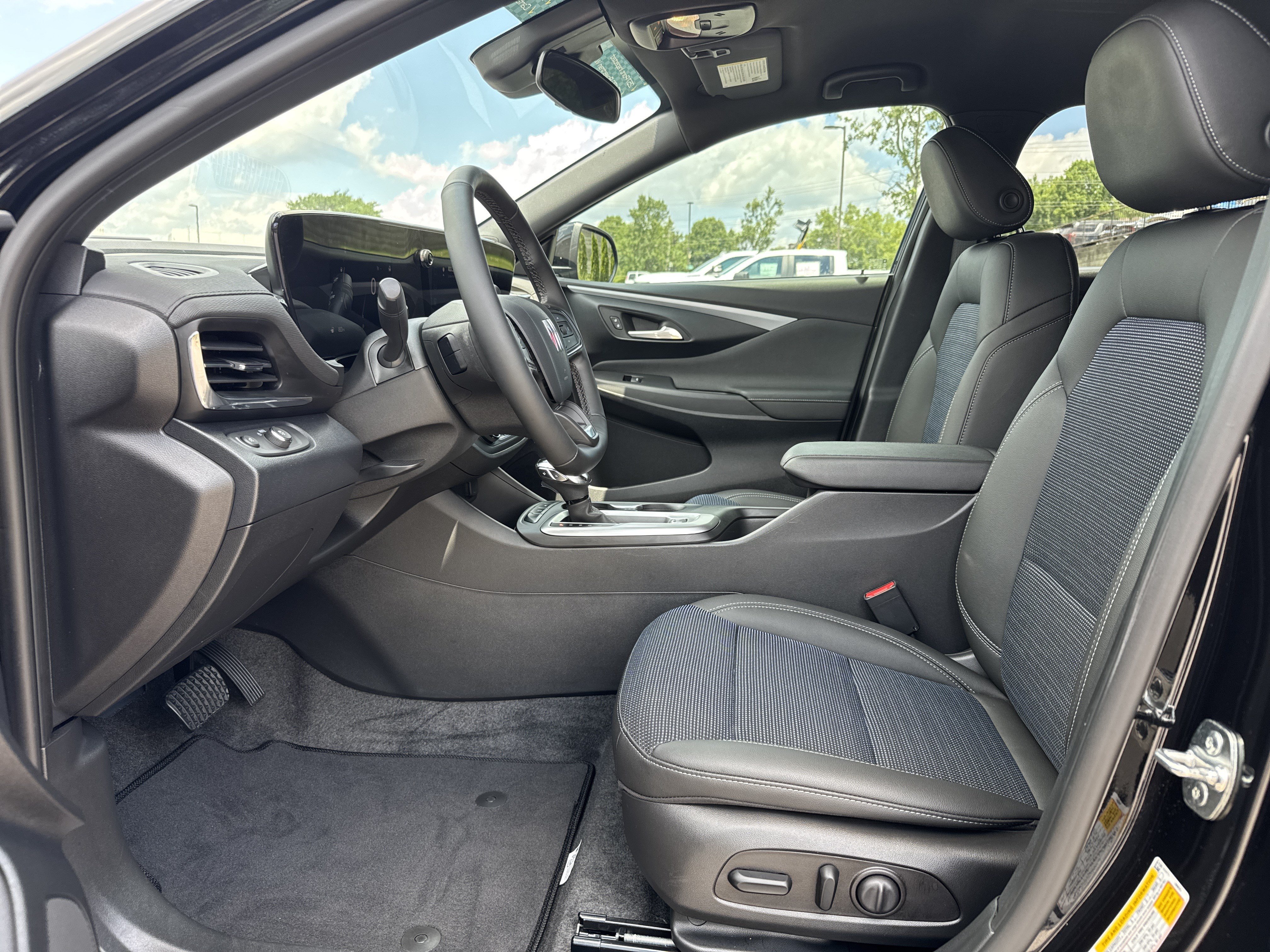 Used 2025 Buick Envista Preferred w/ Convenience I Package FWD image 16