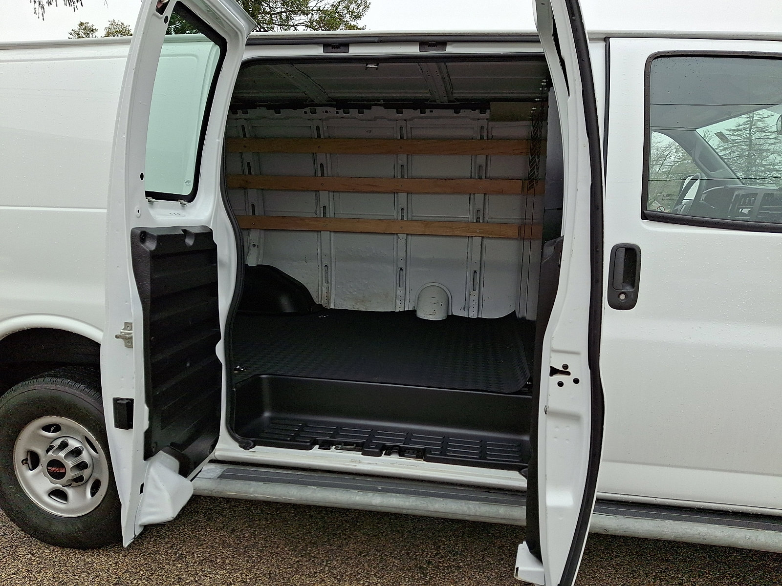 Used 2022 GMC Savana 2500 w/ Driver Convenience Package image 29