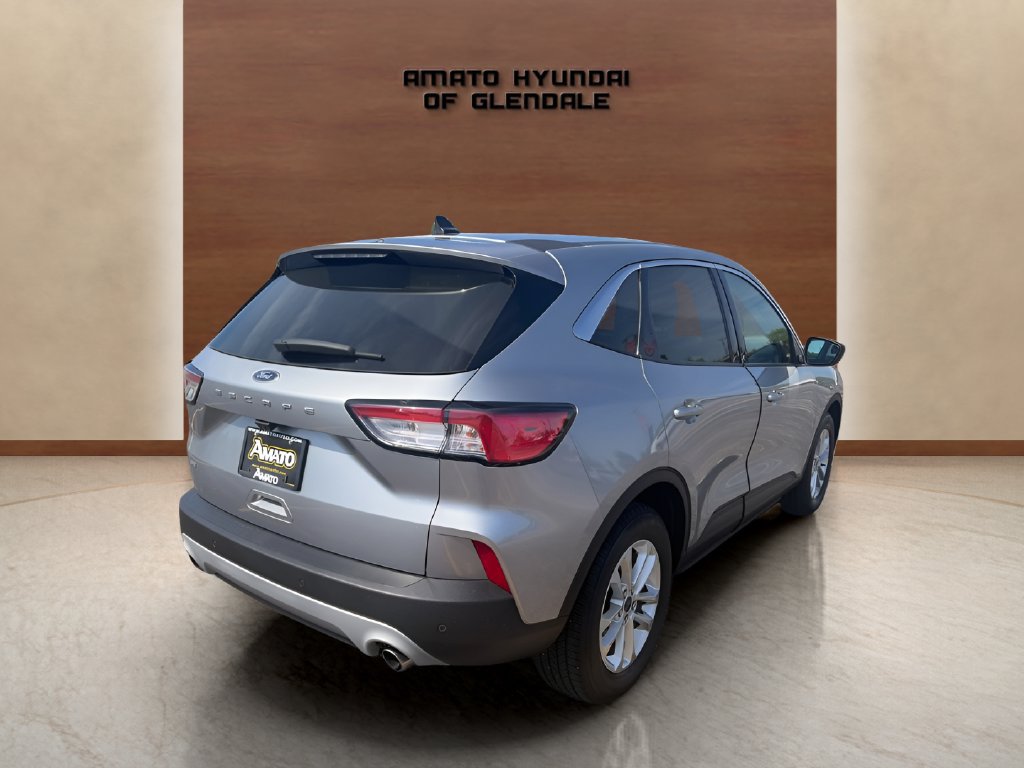 Used 2022 Ford Escape SE w/ Cold Weather Package FWD image 5
