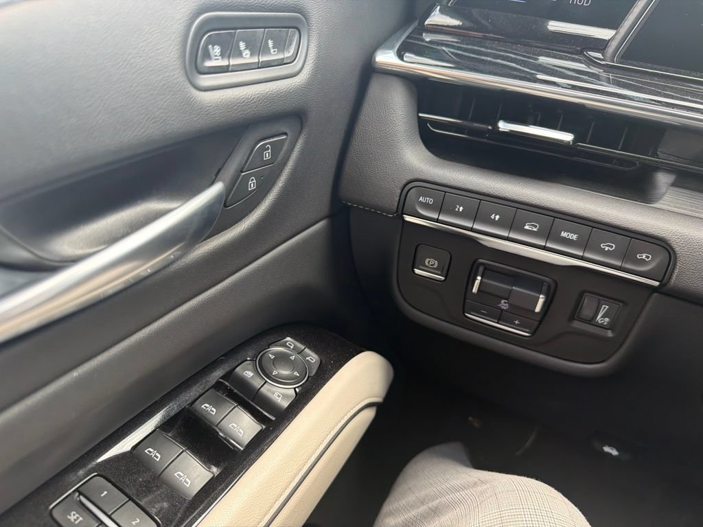 Used 2021 Cadillac Escalade Sport w/ Driver Assist Tech Package AWD/4WD image 14