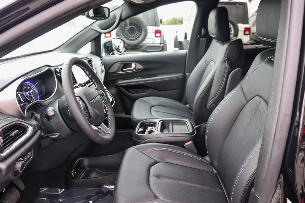 New 2027 Chrysler Pacifica Select FWD image 19