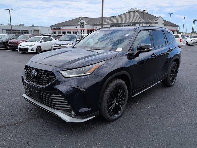 Certified 2025 Toyota Highlander XSE AWD/4WD image 3