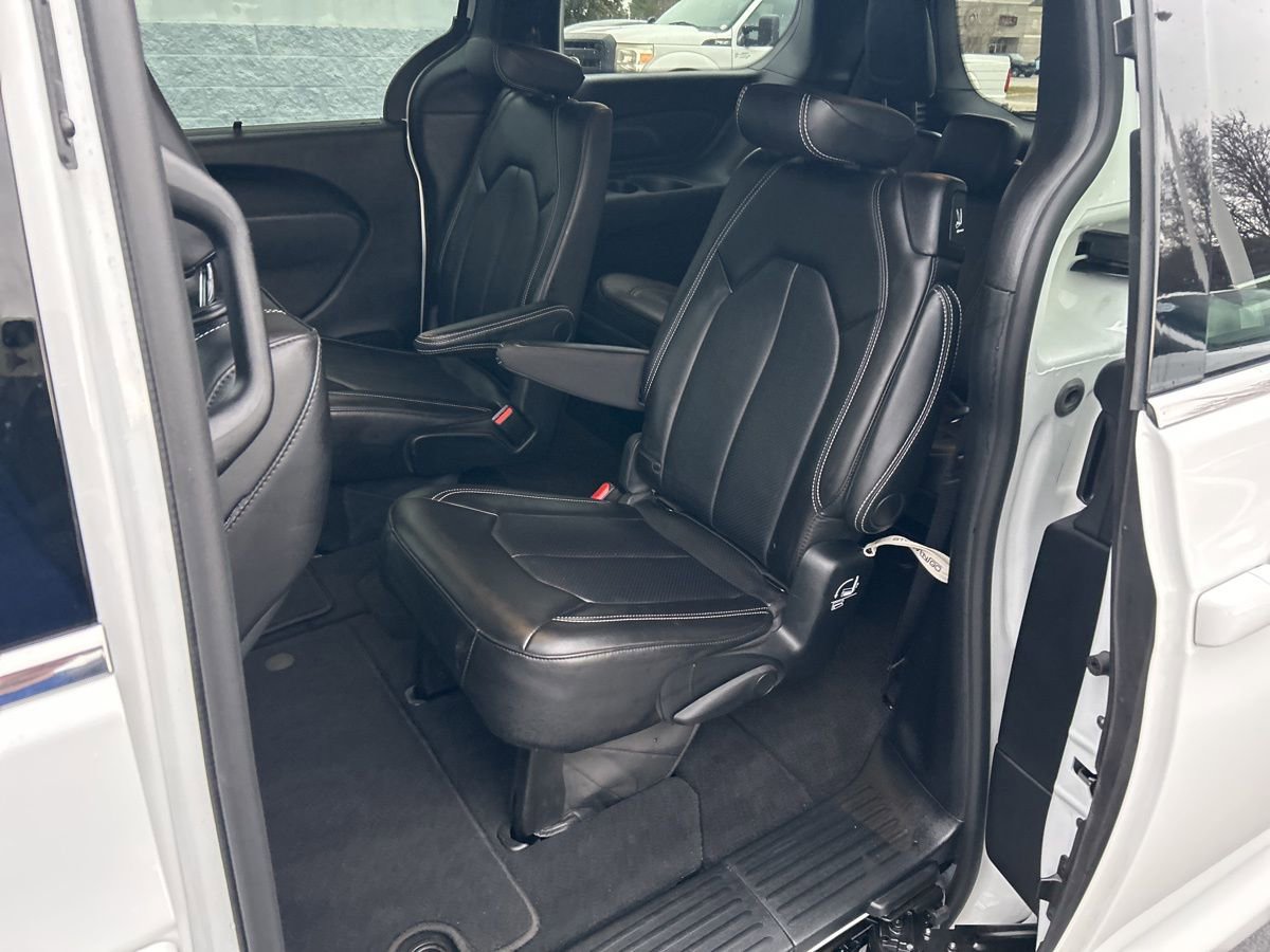 Used 2025 Chrysler Pacifica Select FWD image 28
