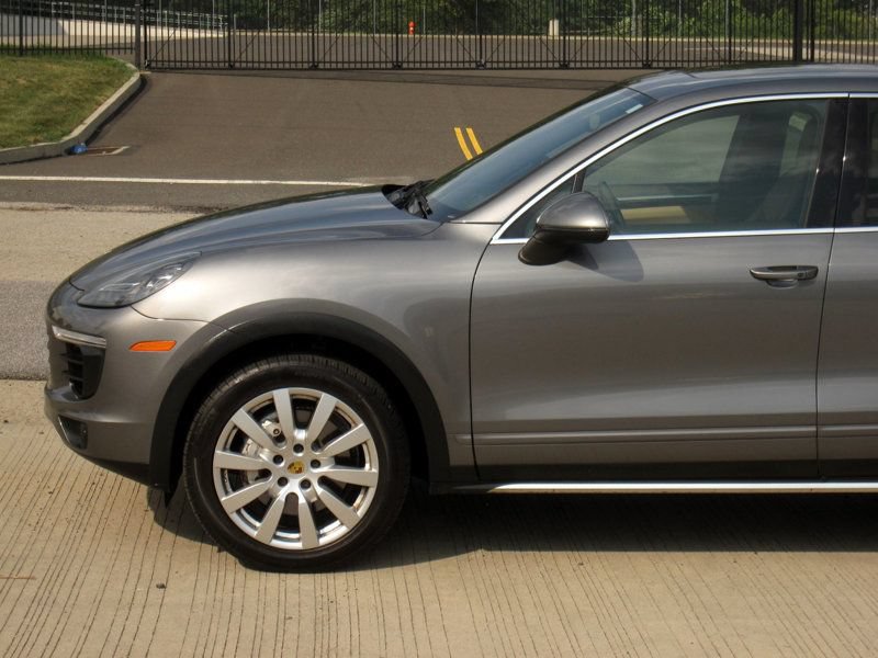 Used 2018 Porsche Cayenne S w/ Premium Package Plus AWD/4WD image 7