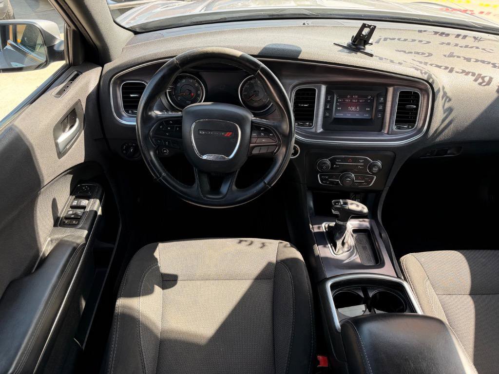 Used 2017 Dodge Charger SE w/ Popular Equipment Group image 4