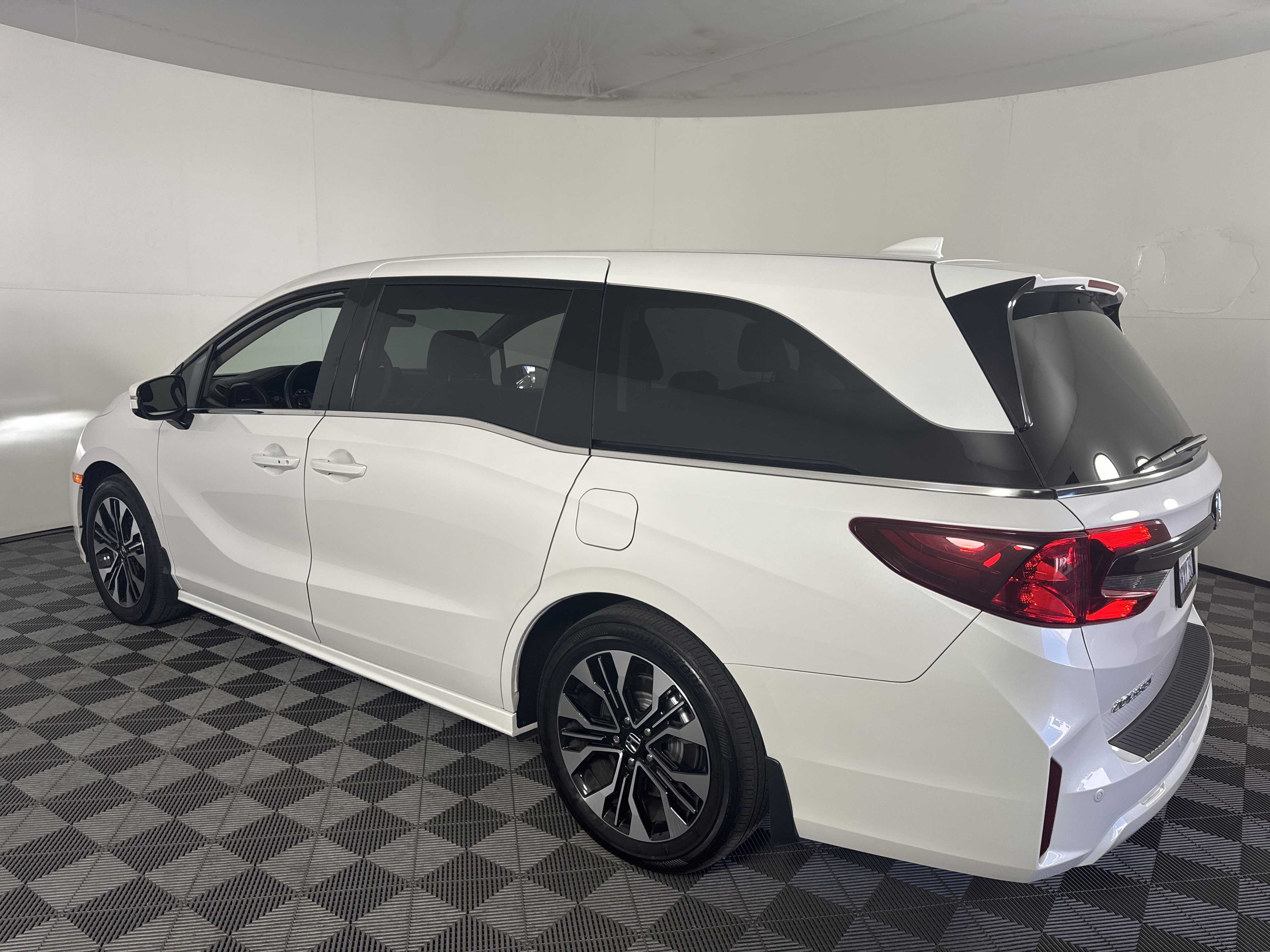 Certified 2025 Honda Odyssey Elite image 5