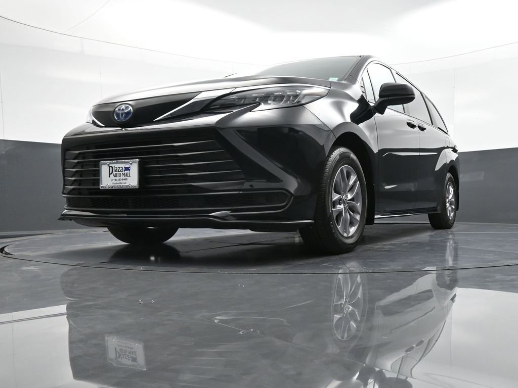 Used 2024 Toyota Sienna LE w/ Protection Package (TMS) AWD/4WD image 22