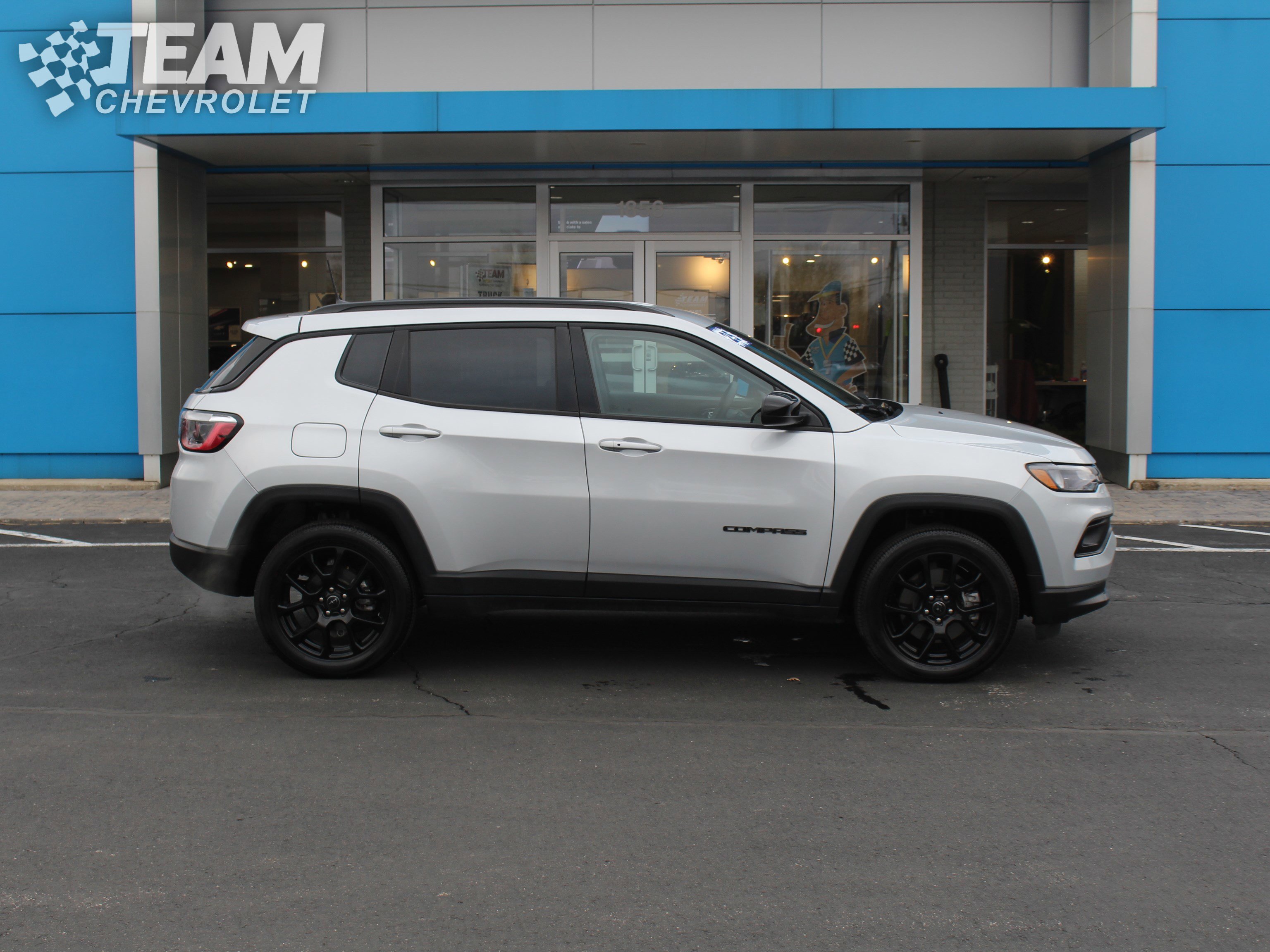 Used 2025 Jeep Compass Latitude w/ Altitude Special Edition image 3