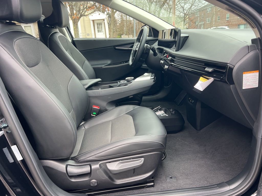 Certified 2025 Kia EV6 Light image 26