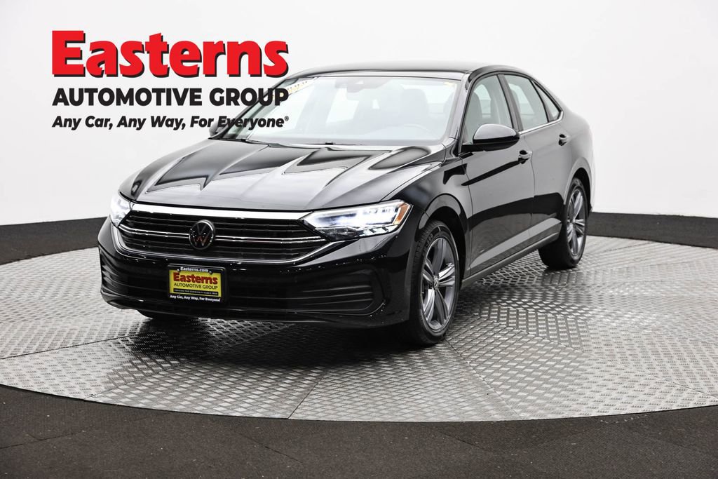 Used 2024 Volkswagen Jetta SE image 1
