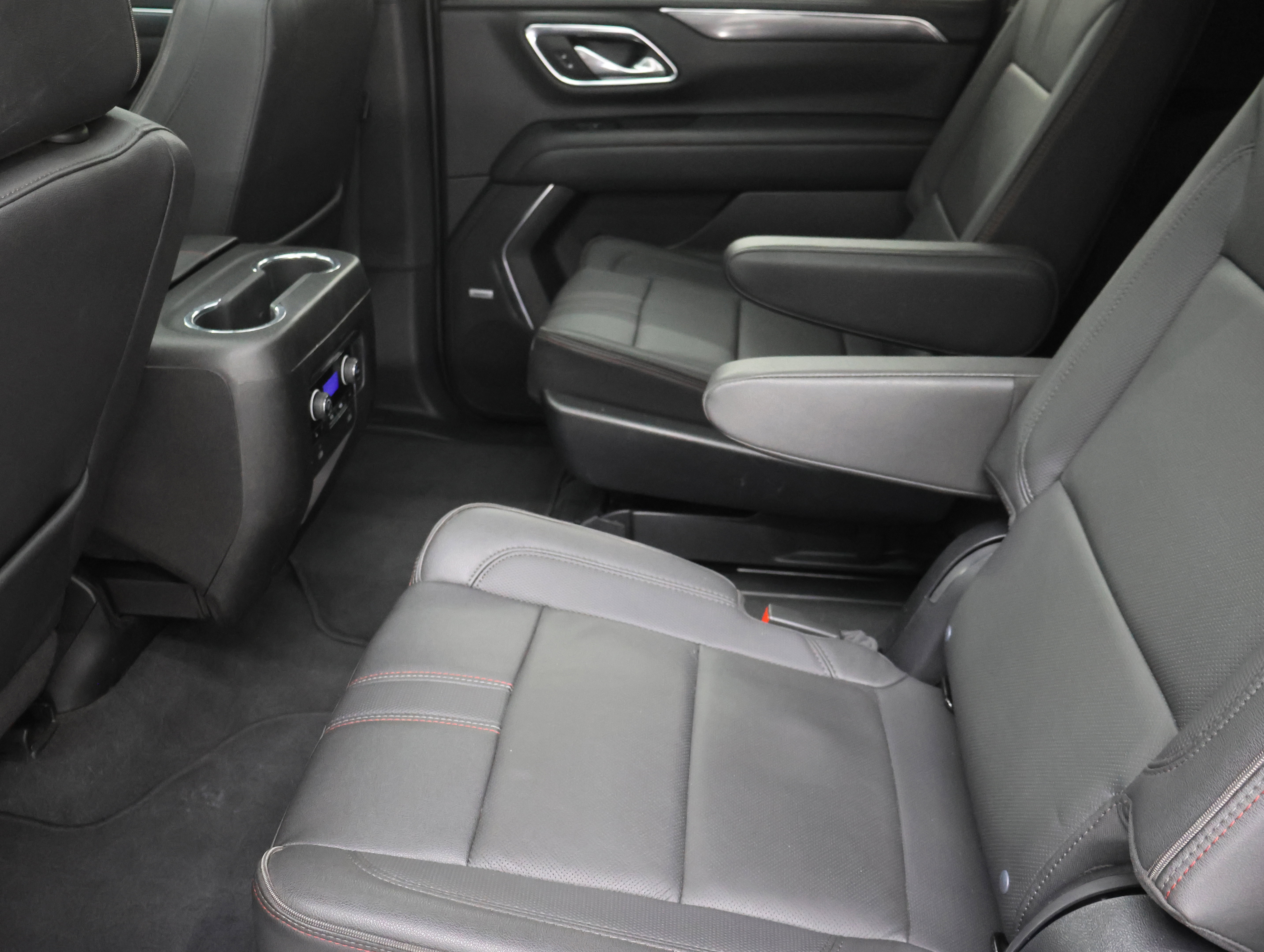 Used 2023 Chevrolet Suburban RST w/ Luxury Package AWD/4WD image 46