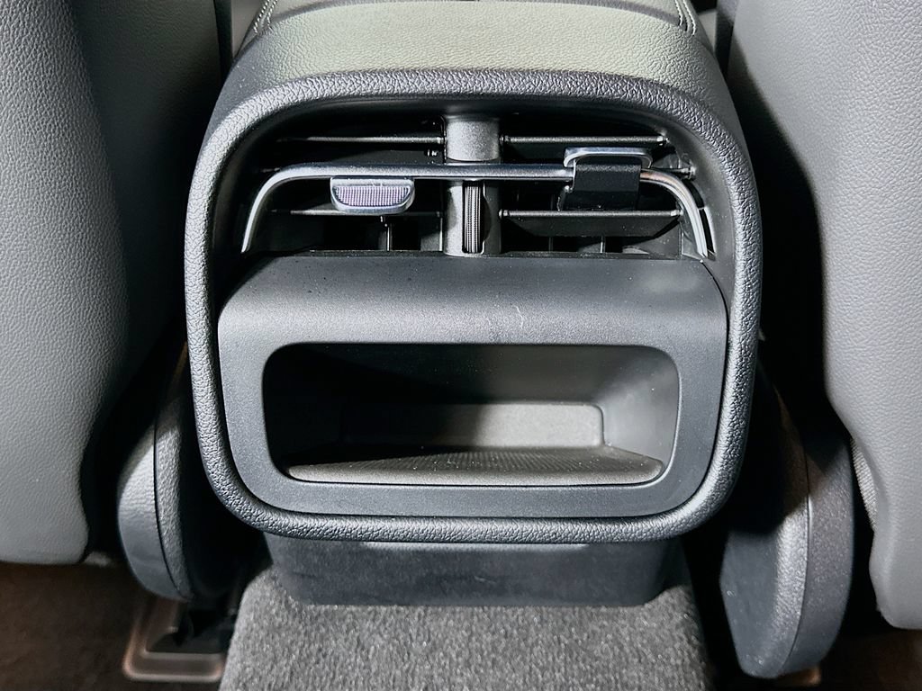 Used 2025 Mercedes-Benz E 350 Sedan image 26