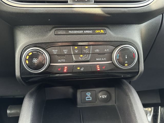 Used 2022 Ford Escape SE w/ SE Sport Appearance Package image 18