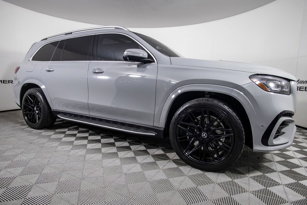 Used 2025 Mercedes-Benz GLS 580 4MATIC image 2