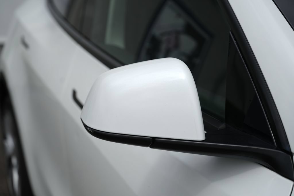 Used 2023 Tesla Model Y AWD image 11