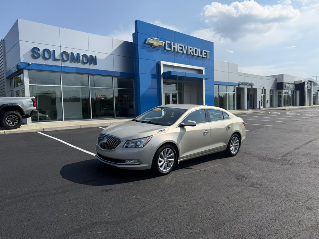 Used 2016 Buick LaCrosse FWD image 2