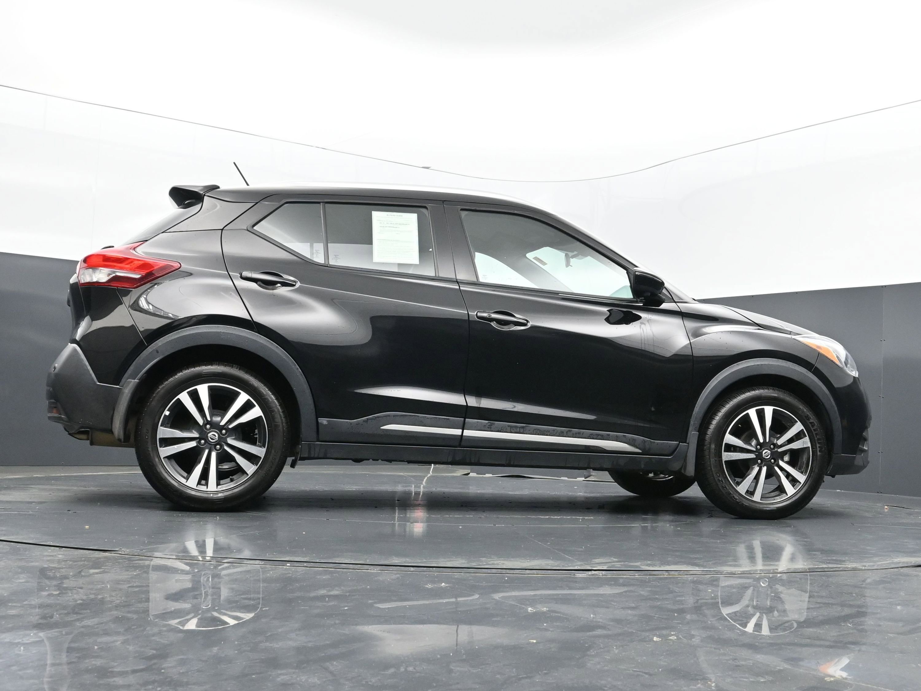 Used 2020 Nissan Kicks SR w/ SR Premium Package image 38
