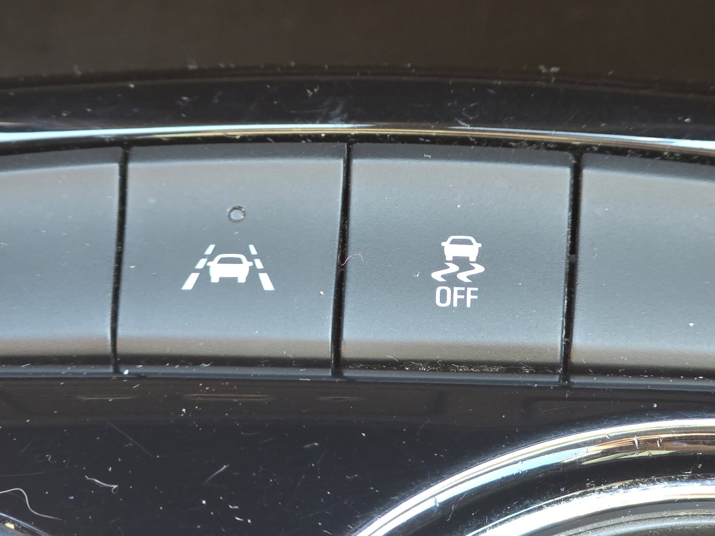 Certified 2020 Buick Encore GX Preferred w/ Cold Weather Comfort Package FWD image 10