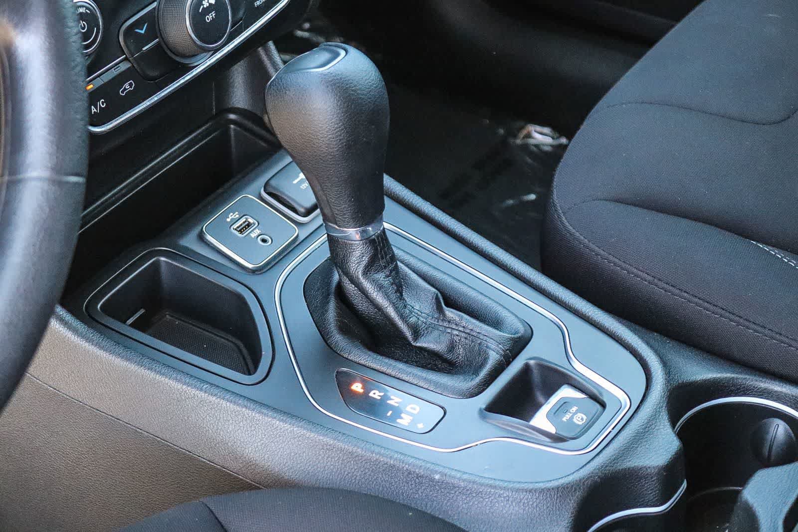 Used 2019 Jeep Cherokee Latitude w/ Popular Appearance Group FWD image 18