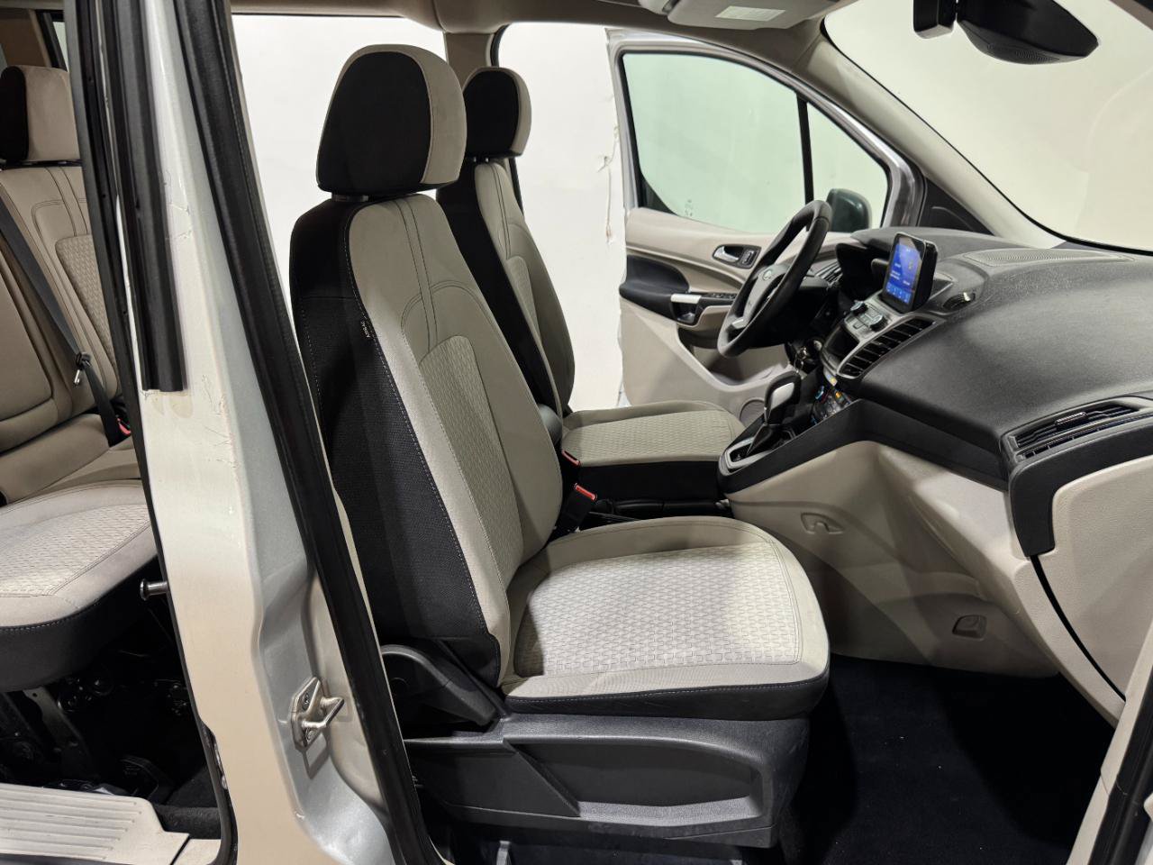 Used 2022 Ford Transit Connect XLT FWD image 13
