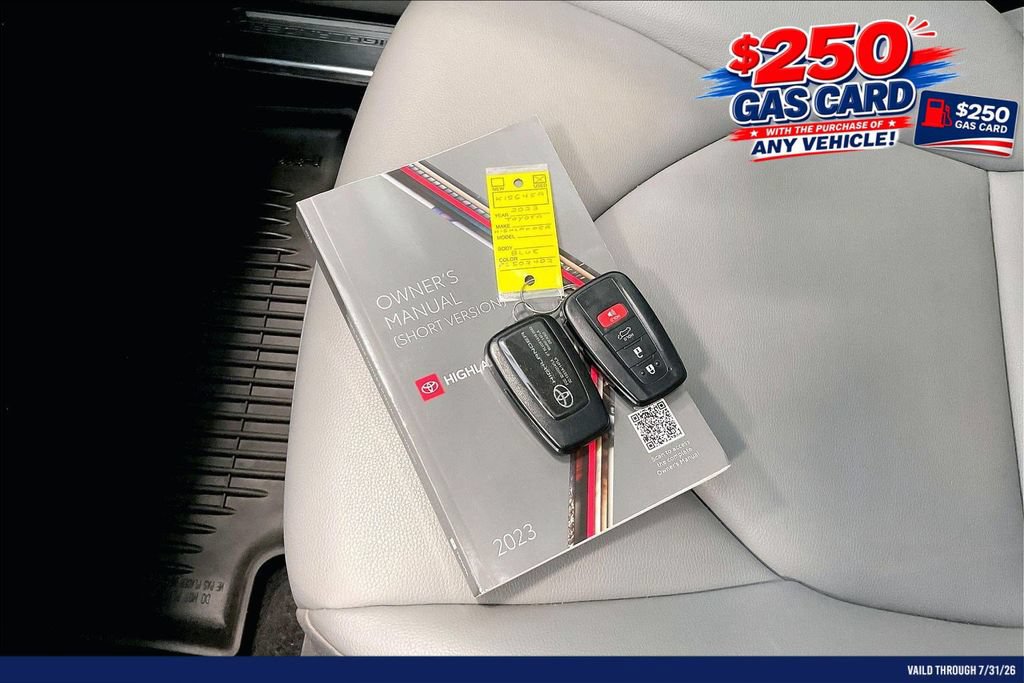 Used 2023 Toyota Highlander XLE AWD/4WD image 11