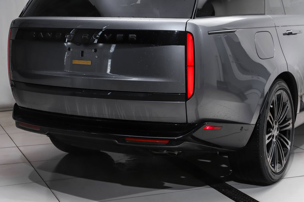 Used 2025 Land Rover Range Rover SE image 4