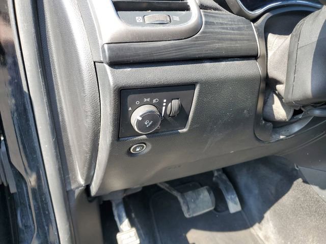 Used 2019 Jeep Grand Cherokee Laredo AWD/4WD image 17