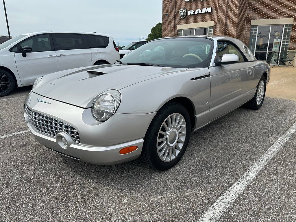 Used 2004 Ford Thunderbird RWD image 3