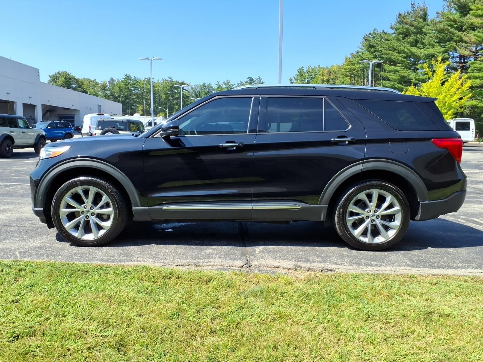 Used 2021 Ford Explorer Platinum w/ Equipment Group 601A AWD/4WD image 6
