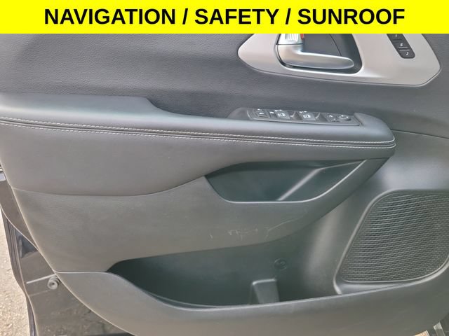 Used 2025 Chrysler Pacifica Limited FWD image 10