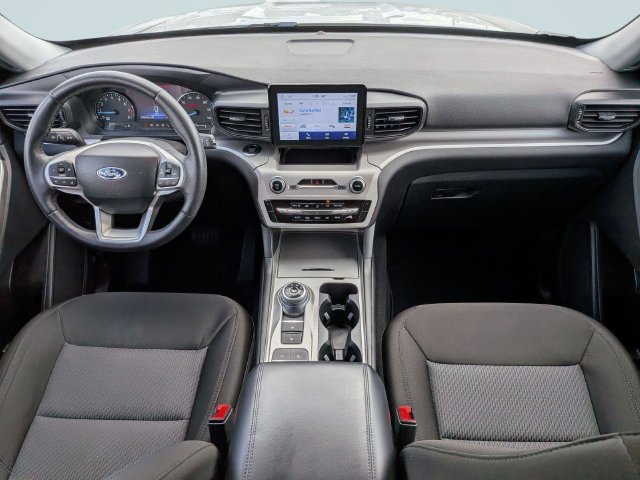 Used 2023 Ford Explorer XLT RWD image 15