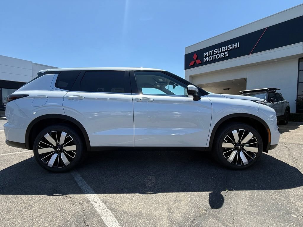 New 2026 Mitsubishi Outlander SE AWD/4WD image 11