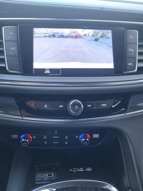 Used 2023 Buick Enclave Essence image 4