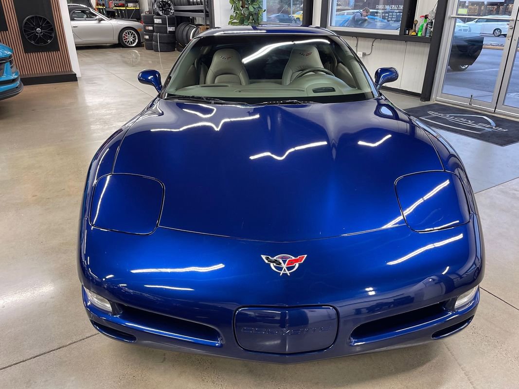Used 2004 Chevrolet Corvette Coupe w/ Preferred Equipment Group image 23
