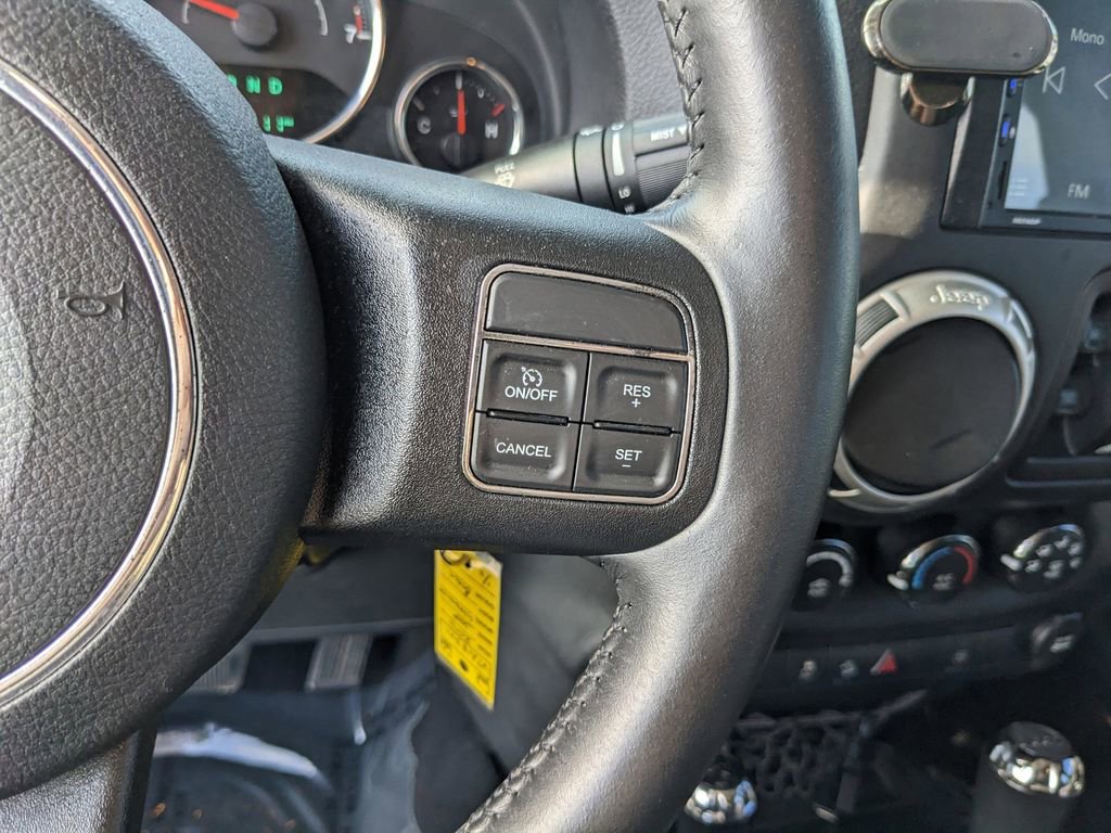 Used 2016 Jeep Wrangler Unlimited Rubicon w/ Connectivity Group AWD/4WD image 26