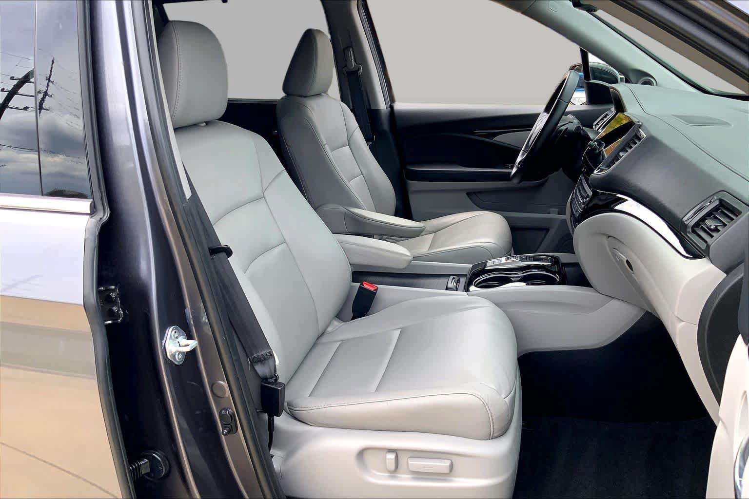 Used 2021 Honda Pilot Touring image 9