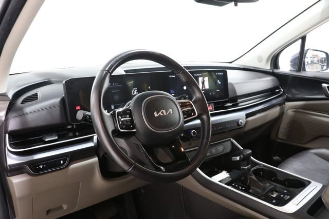 Used 2025 Kia Carnival FWD image 15
