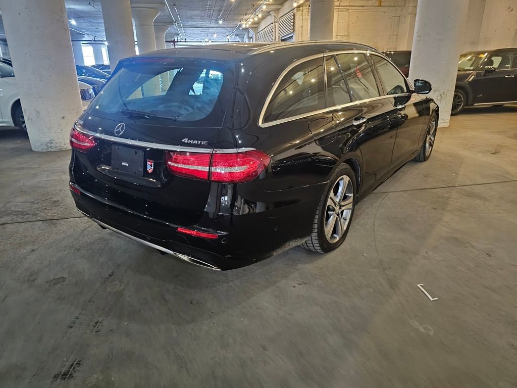 Used 2017 Mercedes-Benz E 400 4MATIC Wagon image 4