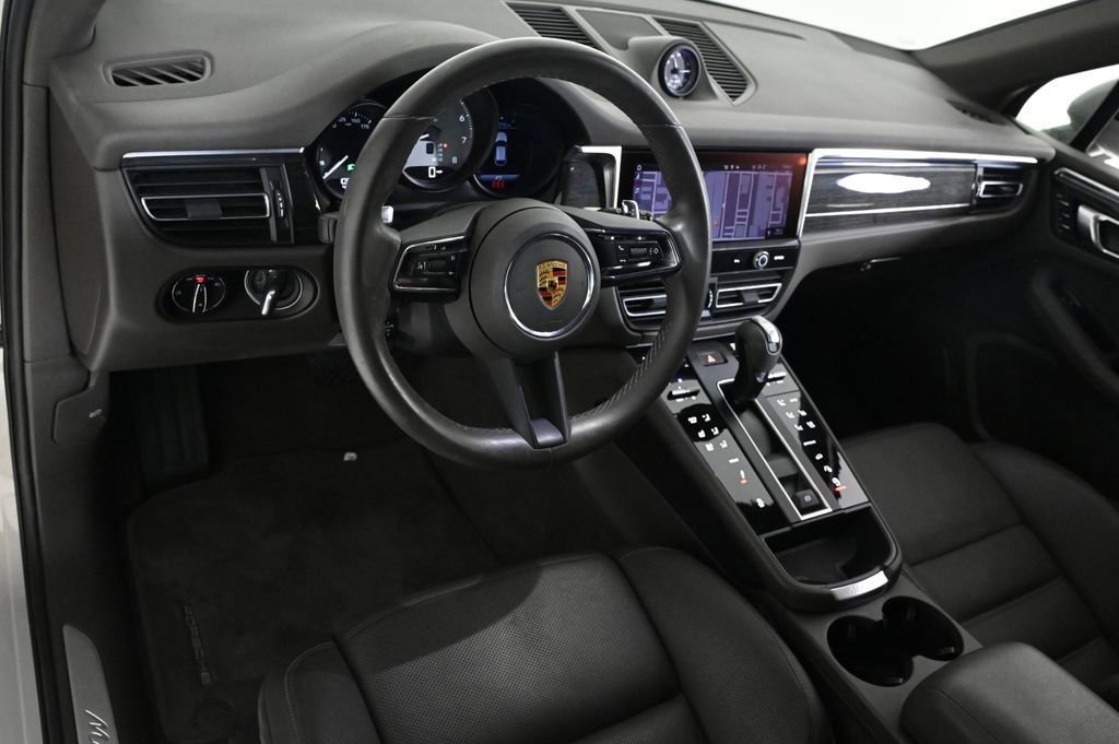 Used 2023 Porsche Macan S image 4