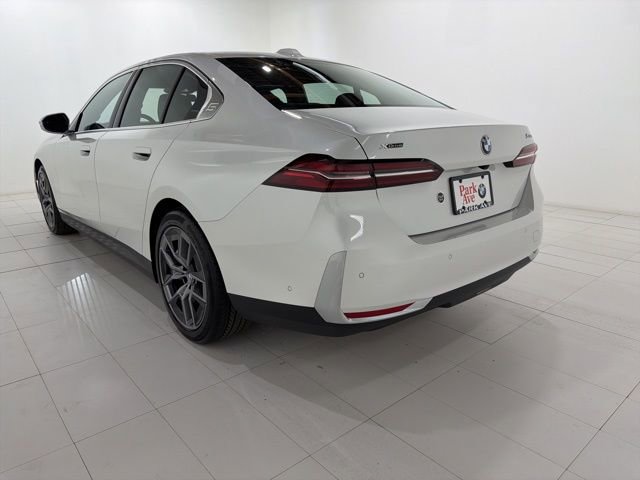 Used 2026 BMW 530i xDrive w/ Premium Package AWD/4WD image 3