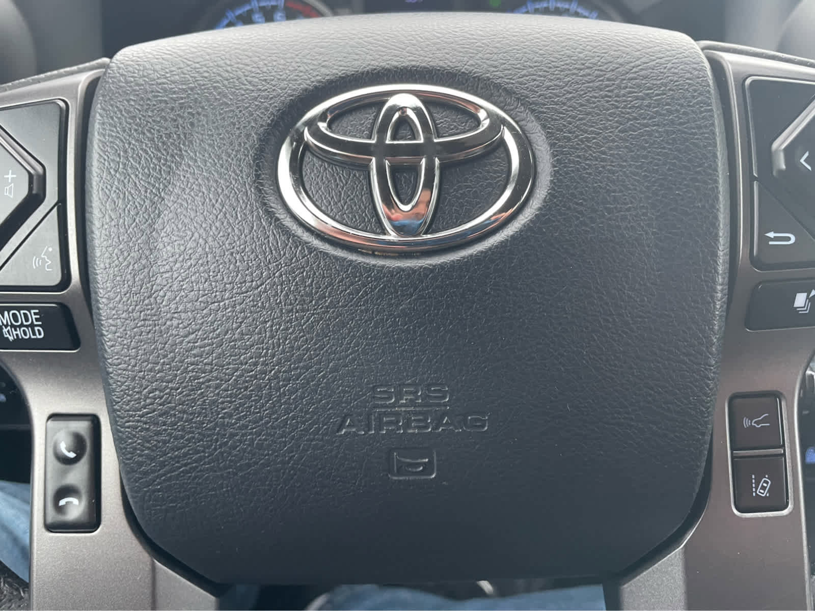 Used 2020 Toyota Tacoma TRD Off-Road w/ Technology Package image 17